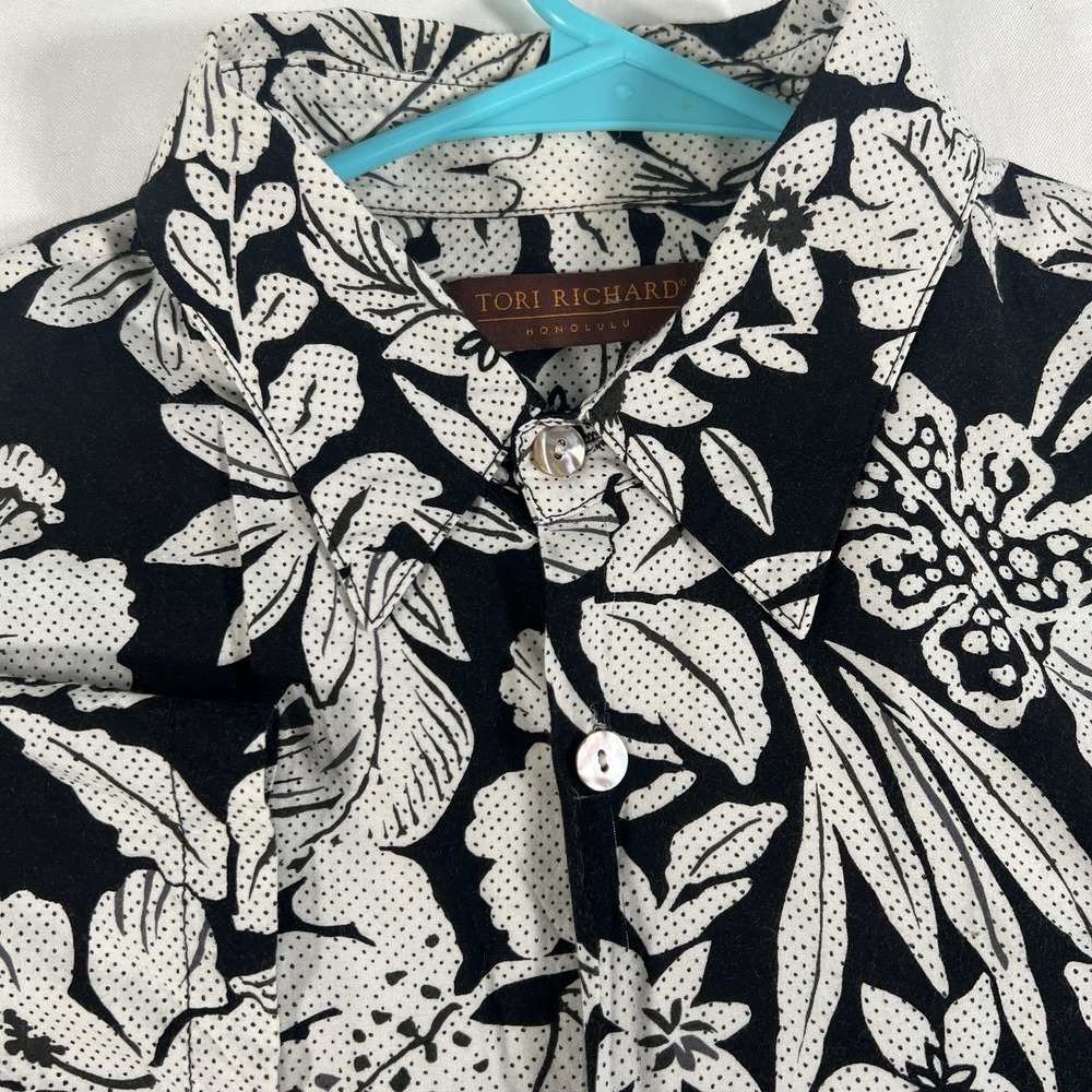 Tori Richard Shirt Mens Medium Black White Floral Hawaiian Button Up Viscose USA